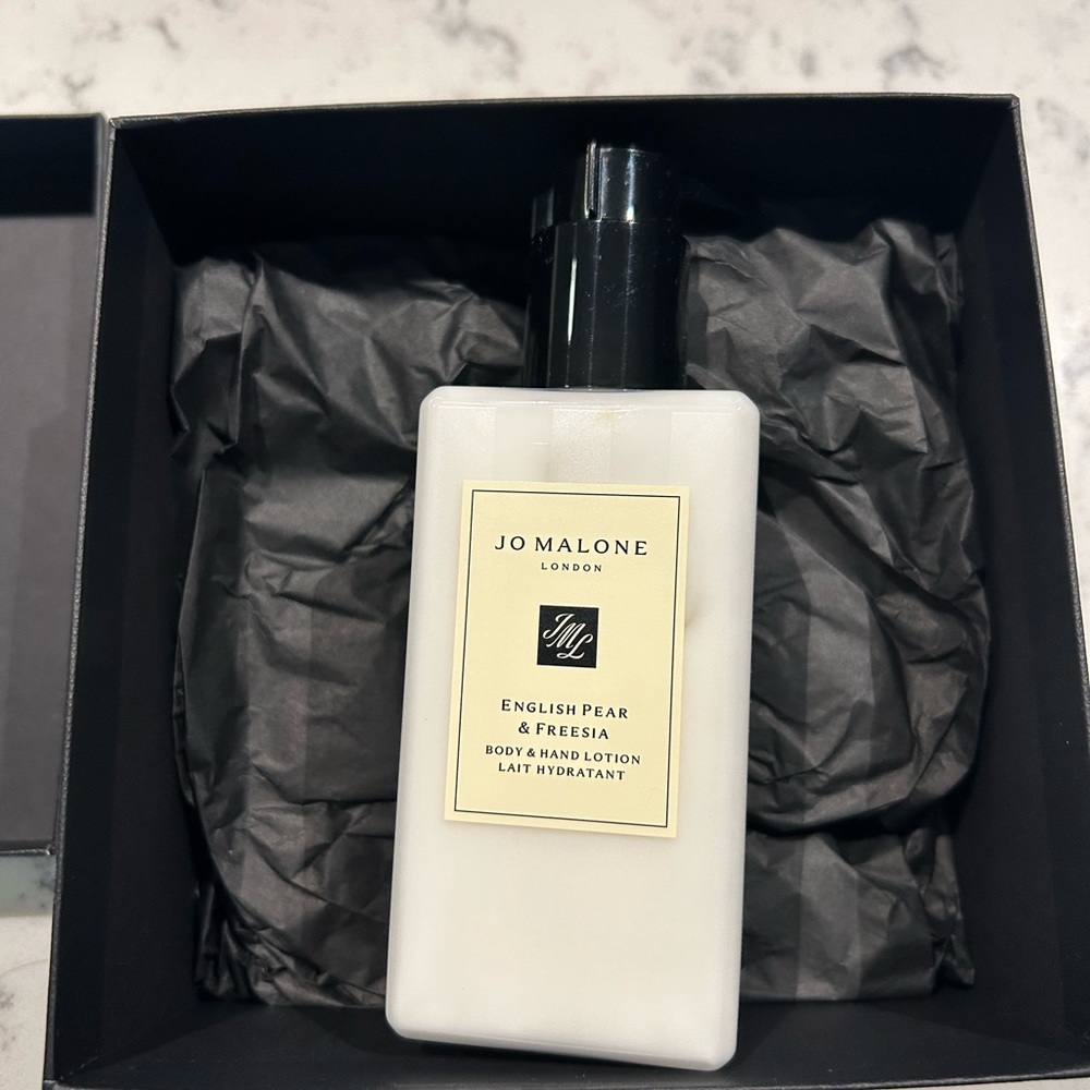 Jo Malone Pear and Freesia Lotion